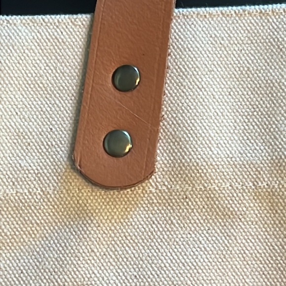 tote w/leather straps-gold keys & skeleton keyhole in gold on natural canvas-NWT - Picture 7 of 13